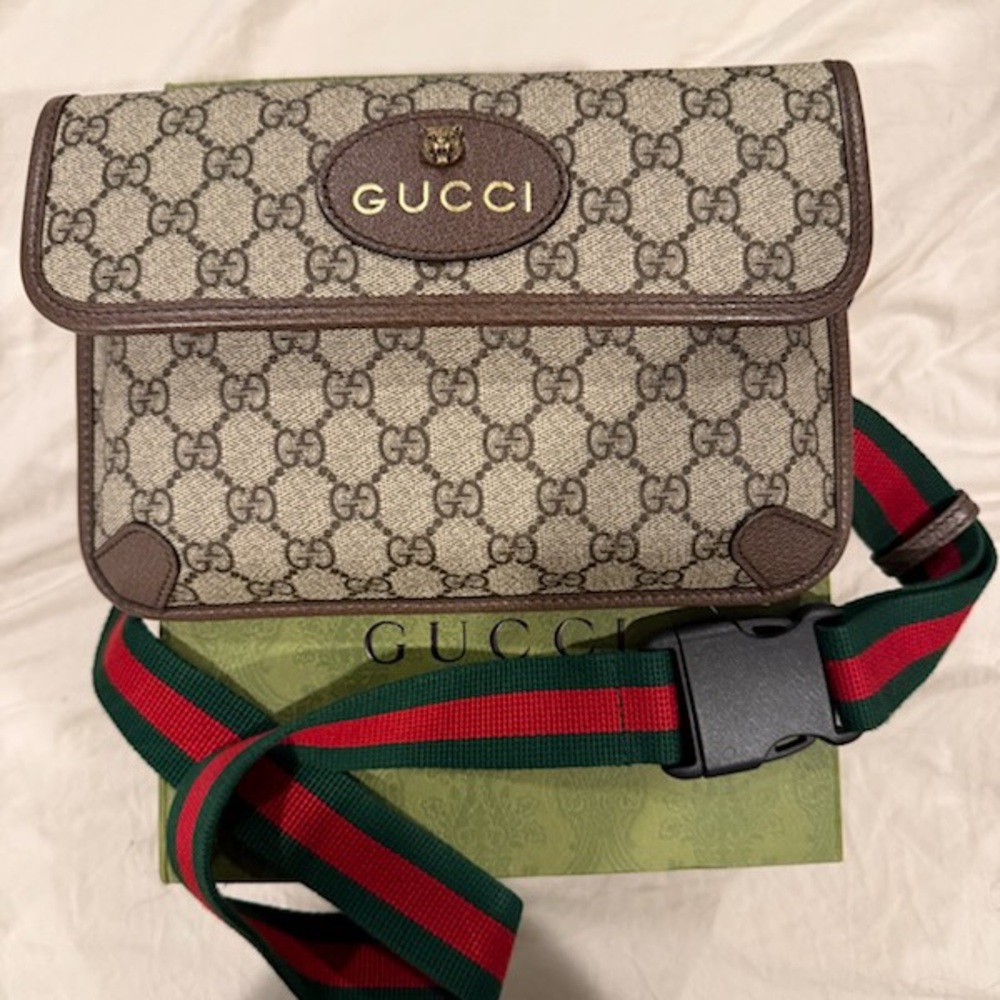 LIKE NEW GUCCI BELT BAG